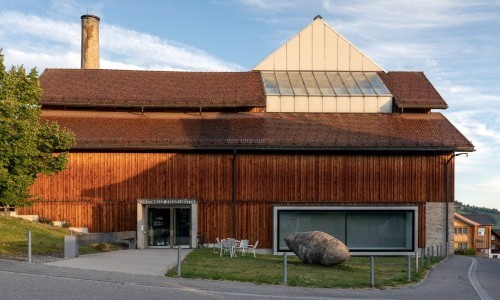 Kunst in K&uuml;rze & Saisonales Mittagsmen&uuml; - Ca&shy;li&shy;ne Aoun