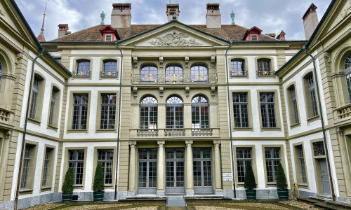 Treffpunkt: Erlacherhof (Junkerngasse 47)